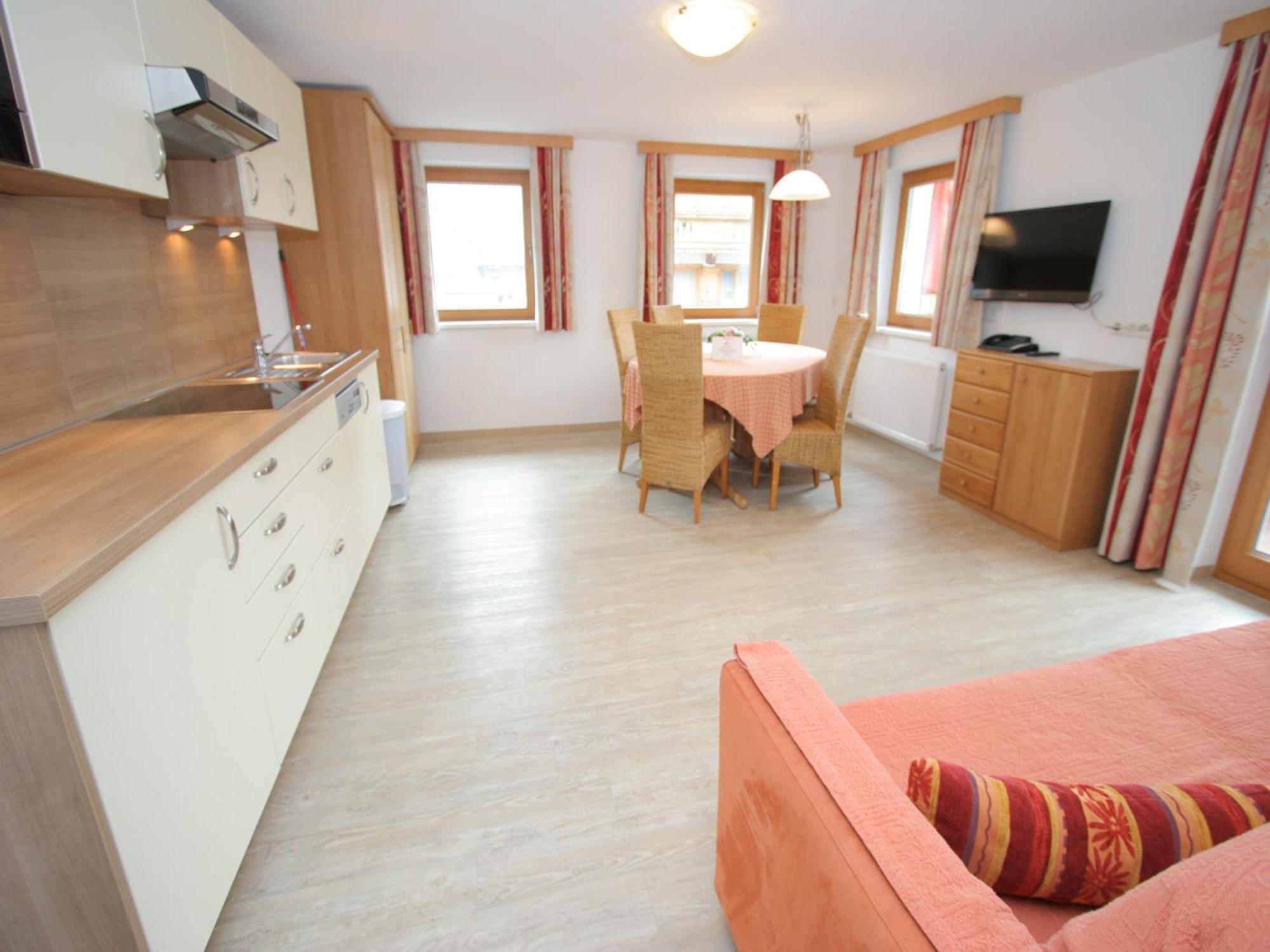 Spacious Apartment In Uderns Near Ski Area Exterior foto